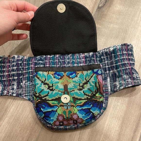 Adorable adjustable Belt Bag!! Excellent Condition - Picture 7 of 8